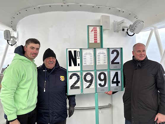 Leicht verfroren, aber gl&uuml;cklich: David Storl, Werner H&uuml;tcher und Matthias Jendricke (Foto: oas)