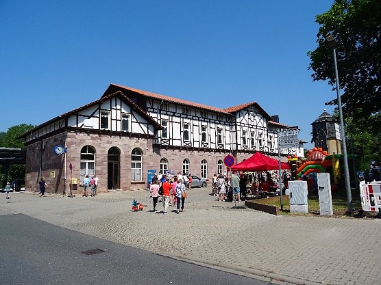 Sondersh&auml;user Bahnhof (Foto: Wolfgang Lehmann)