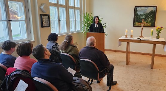 Kanzeltausch 2025 in Friedrichsrode mit Pfarrerin Annemarie Sommer. (Foto: Regina Englert, Kirchenkreise S&uuml;dharz & M&uuml;hlhausen)