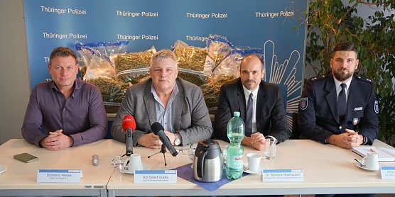 Domenic Hesse, Detlef Grabs, Benedikt Ballhausen, Kevin Clemen bei der Pressekonferenz in Nordhausen. (Foto: ssc)