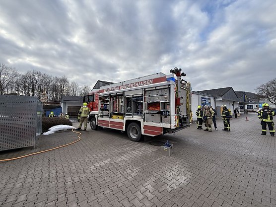 Feuerwehreinsatz an einer Papierpresse (Foto: S. Dietzel)