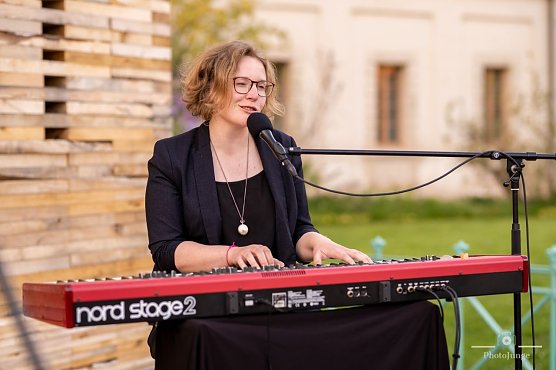 Liedermacherin Friederike war schon einmal am Panorama-Museum zu Gast (Foto: Fred Böhme) Liedermacherin Friederike war schon einmal am Panorama-Museum zu Gast (Foto: Fred Böhme)