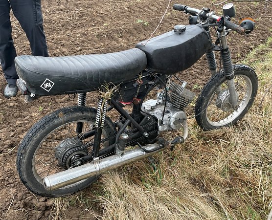 Wer kennt diese schwarze Simson? (Foto: ssc)