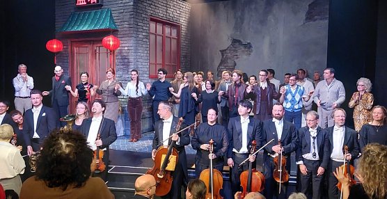 Abschlussbild der Premiere (Foto: S. Schr&ouml;der)