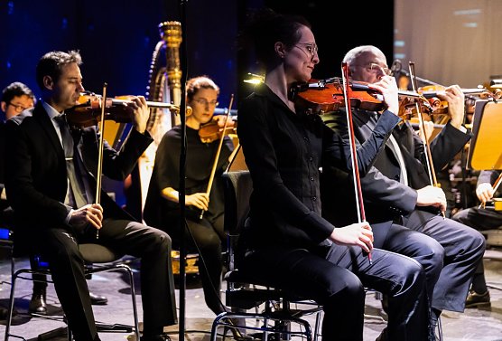 Das Loh-Orchester spielt ber&uuml;hmte Filmmusik.  (Foto: Sylvain Guillot)