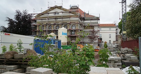 Das Haupthaus des Nordh&auml;user Theaters ist noch offensichtlich Baustelle. Vor September 2027 werden hier keine G&auml;ste empfangen. (Foto: ssc)