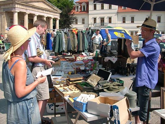 Juli tr&ouml;delmarkt (Foto: Karl-Heinz Herrmann)