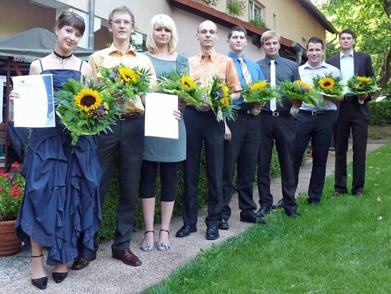 Auszubildende gew&uuml;rdigt (Foto: Karl-Heinz Herrmann)