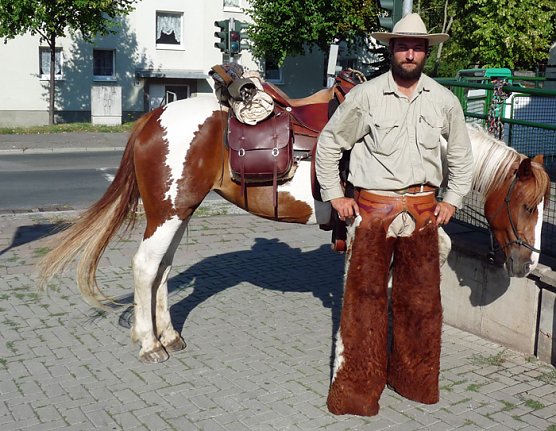 Pferd in der Stadt (Foto: Karl-Heinz Herrmann)