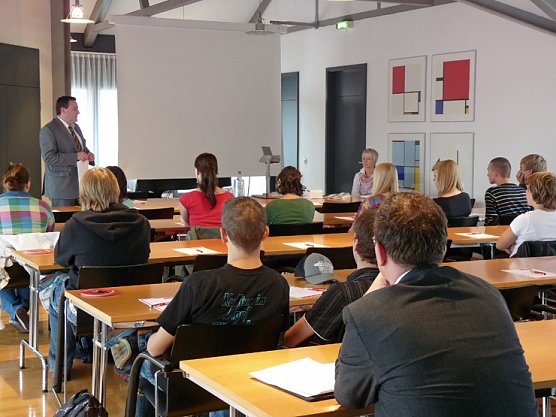 Start B&ouml;rsenspiel (Foto: Karl-Heinz Herrmann)