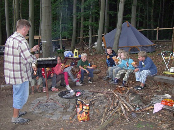 Waldcamping in Hachelbich (Foto: Karl-Heinz Herrmann) Waldcamping in Hachelbich (Foto: Karl-Heinz Herrmann)