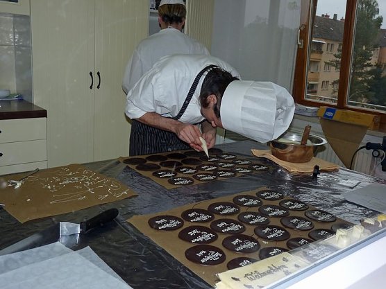 Goethe Schokoladentaler Manufaktur (Foto: Karl-Heinz Herrmann) Goethe Schokoladentaler Manufaktur (Foto: Karl-Heinz Herrmann)