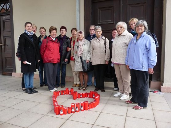 Kerzen entz&uuml;ndet (Foto: Karl-Heinz Herrmann)