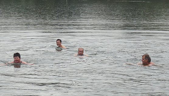 Abbaden der Wasserwacht (Foto: Karl-Heinz Herrmann) Abbaden der Wasserwacht (Foto: Karl-Heinz Herrmann)