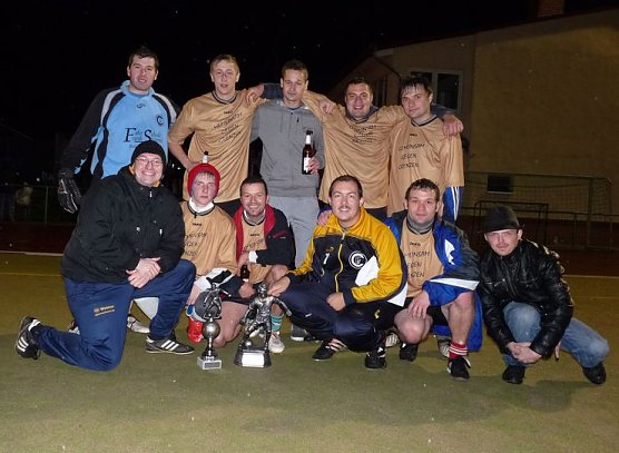 Flutlichtturnier Göldner (Foto: Karl-Heinz Herrmann) Flutlichtturnier Göldner (Foto: Karl-Heinz Herrmann)