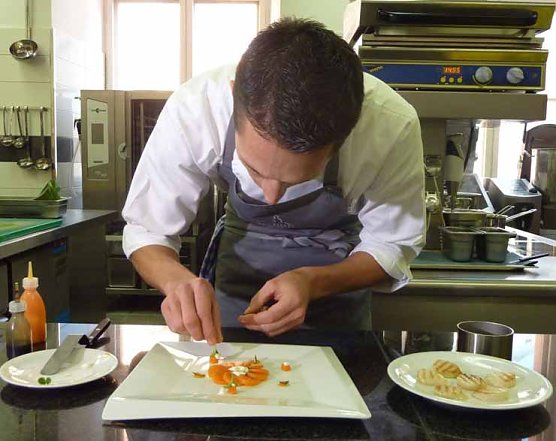 Erster Michelin-Stern f&uuml;r 28-j&auml;hrigen Gourmetkoch (Foto: Maxxomedia.PR)