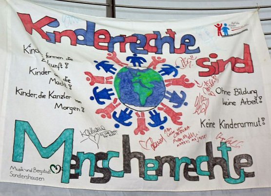 Kinderrechte dargestellt (Foto: Karl-Heinz Herrmann)