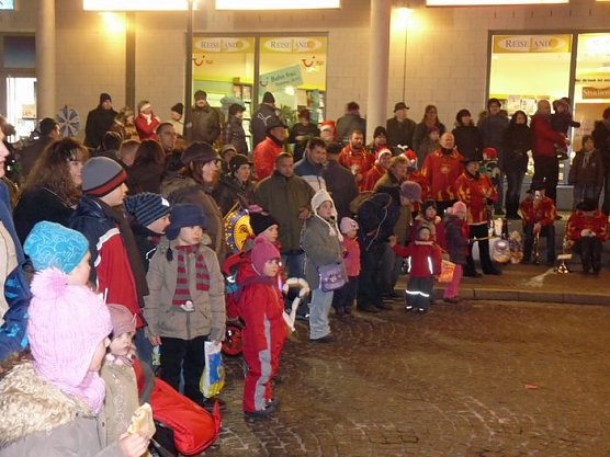 Laternenumzug und Feuerschau (Foto: Karl-Heinz Herrmann)