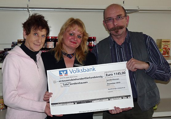 Spenden für die Tafeln (Foto: Karl-Heinz Herrmann) Spenden für die Tafeln (Foto: Karl-Heinz Herrmann)