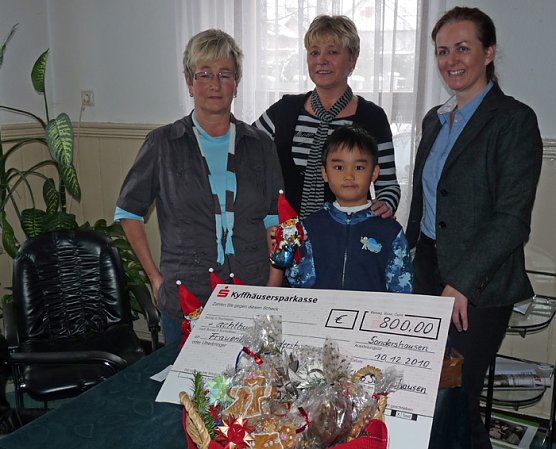 Spende übergeben (Foto: Karl-Heinz Herrmann) Spende übergeben (Foto: Karl-Heinz Herrmann)