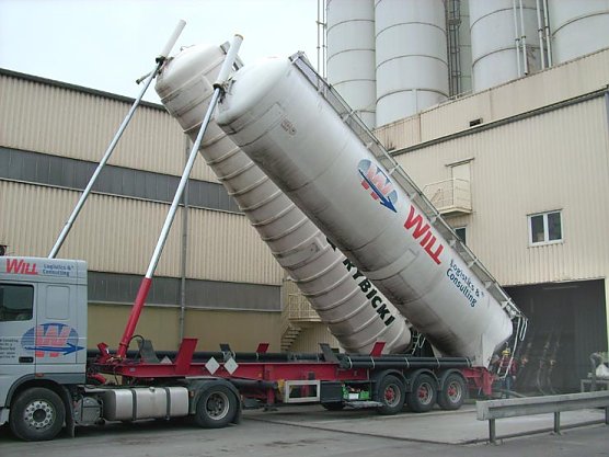 LKW Entladung von Filterstaub (Foto: Karl-Heinz Herrmann)