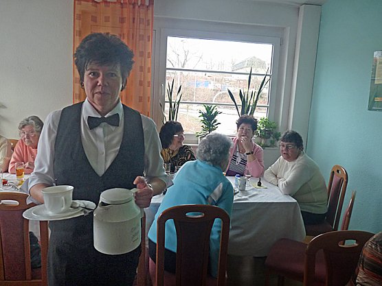 Der Sonntagkaffee (Foto: Karl-Heinz Herrmann) Der Sonntagkaffee (Foto: Karl-Heinz Herrmann)