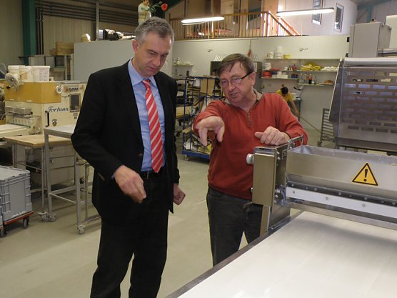 Lemme in der Backstube (Foto: MDB Steffen Lemme) Lemme in der Backstube (Foto: MDB Steffen Lemme)