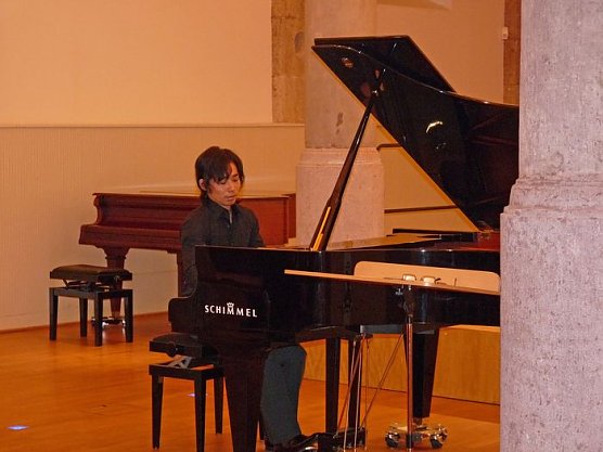 FLÜGEL UND BÜHNE NEU (Foto: Karl-Heinz Herrmann) FLÜGEL UND BÜHNE NEU (Foto: Karl-Heinz Herrmann)