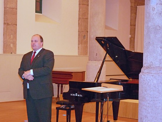 Dr. Meixner (Foto: Karl-Heinz Herrmann) Dr. Meixner (Foto: Karl-Heinz Herrmann)