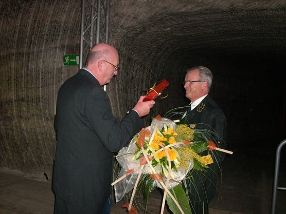Jaap van Engers verabschiedet Dr. Helmut Springer (Foto: Karl-Heinz Herrmann)