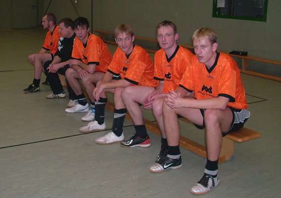 Auswechselbank von Empor Sondershausen (Foto: Karl-Heinz Herrmann) Auswechselbank von Empor Sondershausen (Foto: Karl-Heinz Herrmann)