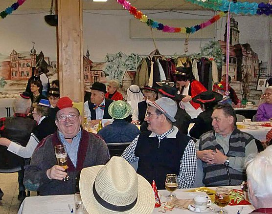 Fasching beim VdK OV Artern (Foto: Bernd Reiber) Fasching beim VdK OV Artern (Foto: Bernd Reiber)