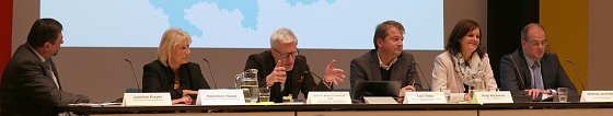 Bild: Blick auf das Podium - von links: Kreyer, Haase, Hoff, Tietje, Hochwind, Jendricke