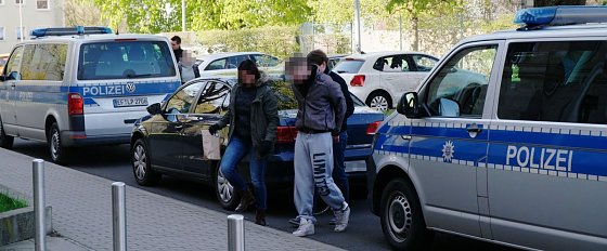 Bild: Das Ende der Raubz&uuml;ge: Vorf&uuml;hrung am Amtsgericht in Nordhausen