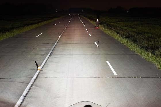 Bild: Der ADAC testet insbesondere die Sicht bei Nacht