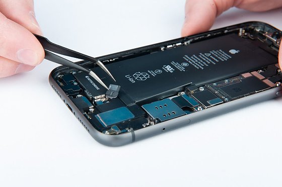 Bild: Sch&auml;den an Smartphones und Tablets lassen sich meist schwer beheben.