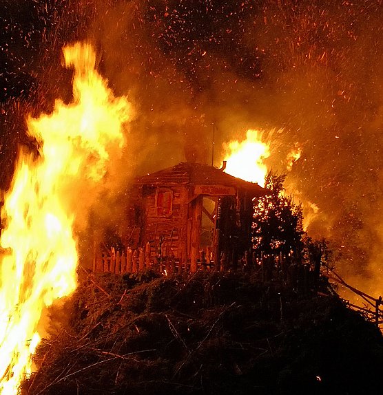 Bild: Maifeuer in Westgreussen