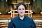 Dr. Bal&aacute;zs Szab&oacute; an der Orgel
