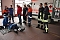 Junge Feuerwehrleute bei DRK-Ausbildung