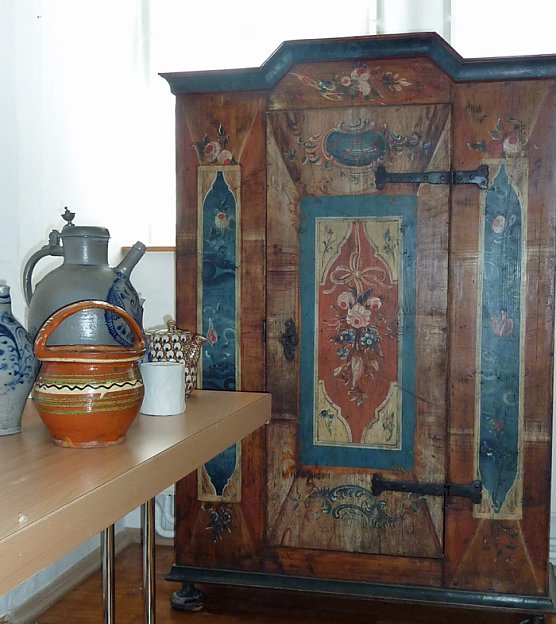 Bild: Bunt bemalt und fein gestickt�