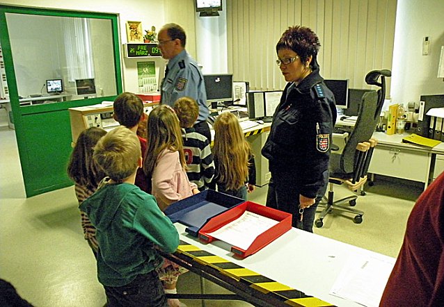 Bild: "Heute gehen wir zur Polizei!"