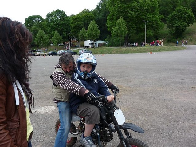 Bild: Fest in Kinderhand