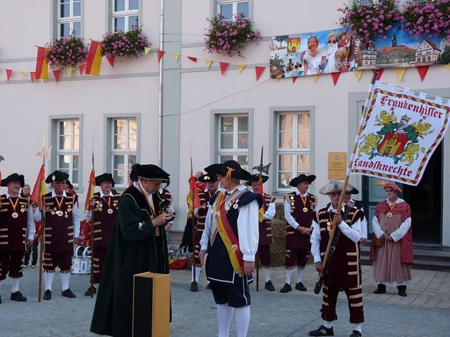 Bild: Umzug der Hausm&auml;nner