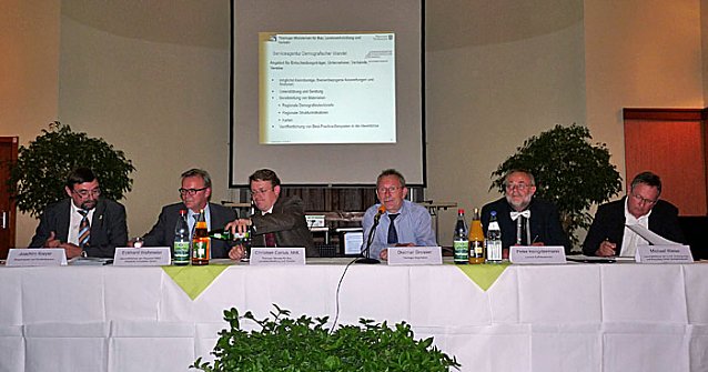 Bild: Tanzend durch die Welt