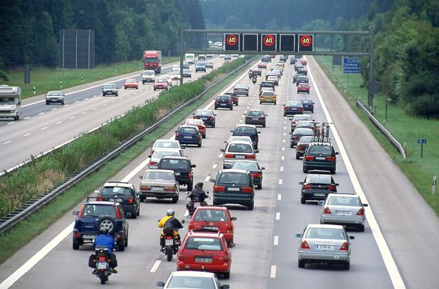 Bild: Stau am langen Wochenende