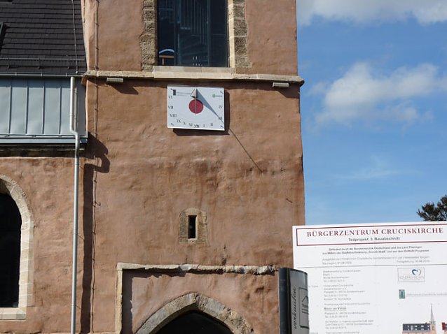 Bild: Sonnenuhr Cruciskirche