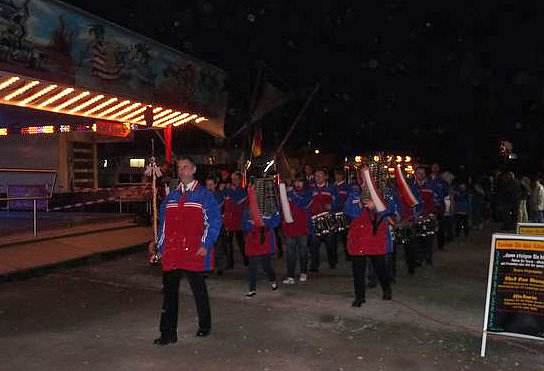 Bild: Lindwurm in der Stadt