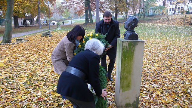Bild: Kranzniederlegung