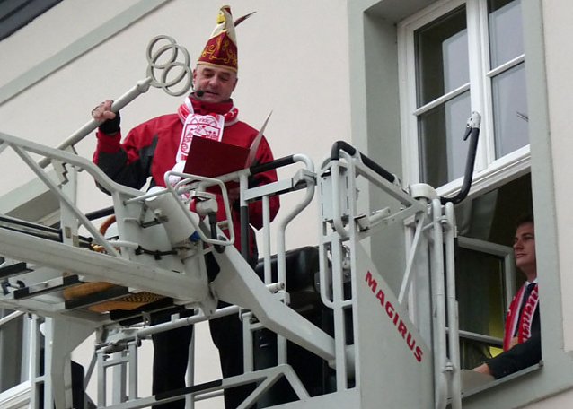 Bild: N&auml;rrischer Auftakt