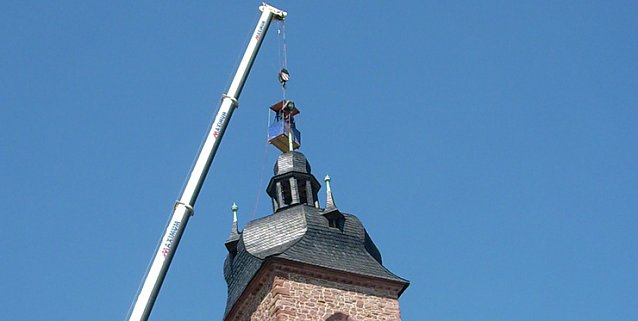Bild: Abnahme Turmknopf Kirche Nendeleben